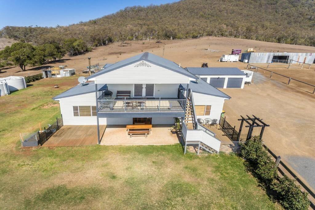 Hillview, A Quiet Country Escape With Views. Apartment *