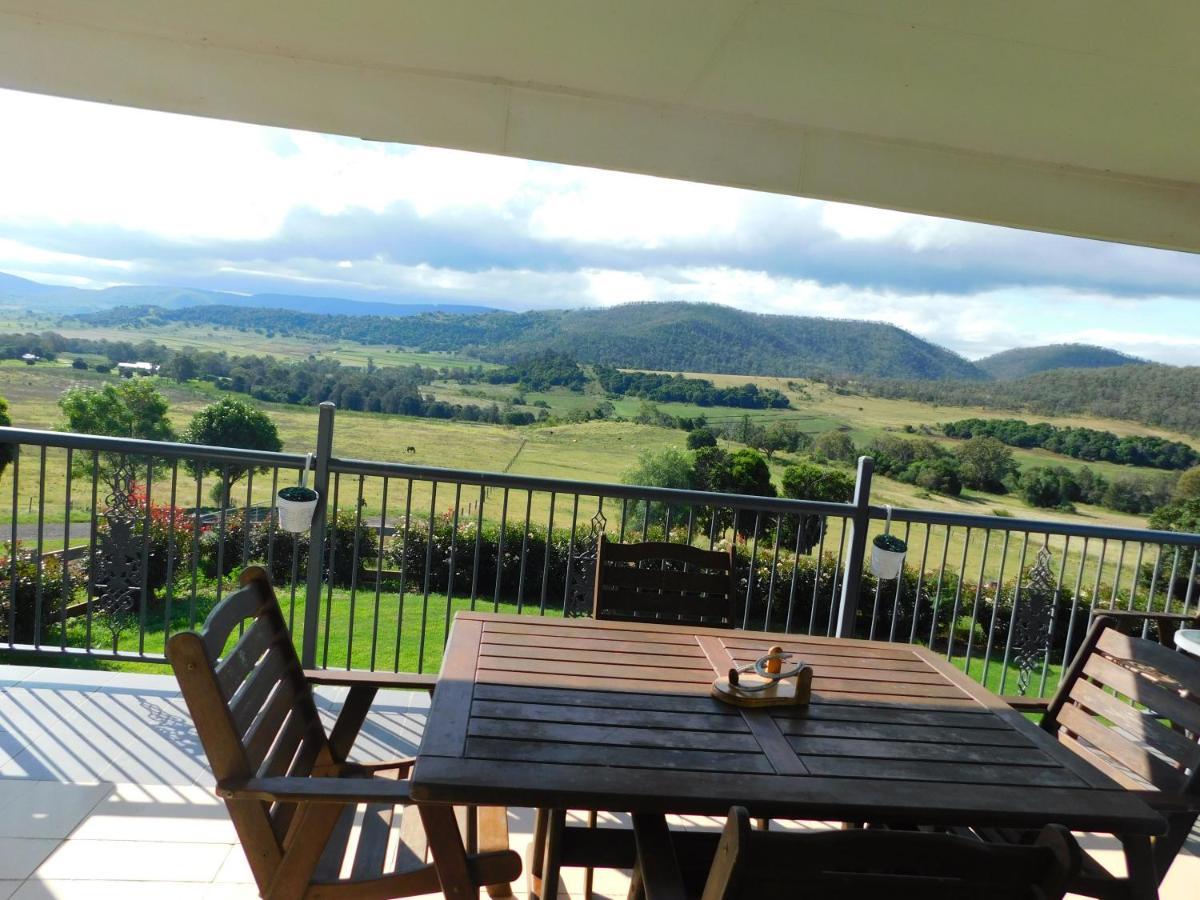 Hillview, A Quiet Country Escape With Views. * Yangan