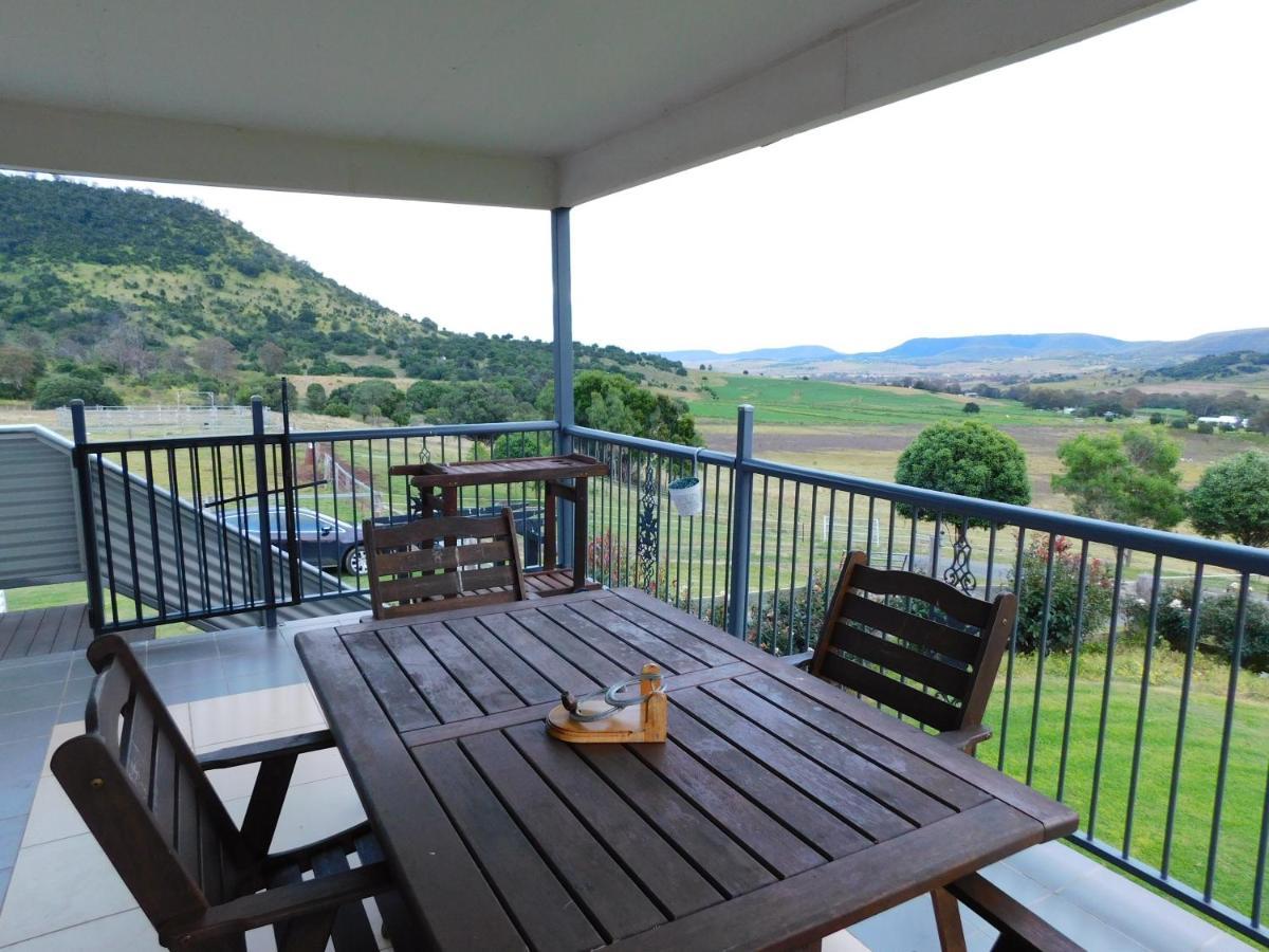 Hillview, A Quiet Country Escape With Views. Apartment Yangan